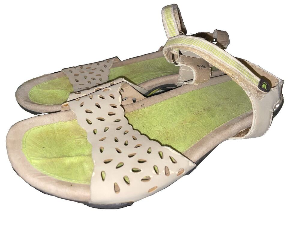 Women’s J-41 Adventure On Ivory Strappy Sandals Womens Size 9.5 Flats
